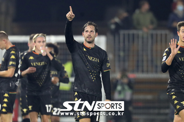 직전 시즌 베네치아 FC의 에이스였던 공격형 미드필더 마티아 아라무. 사진|뉴시스/AP