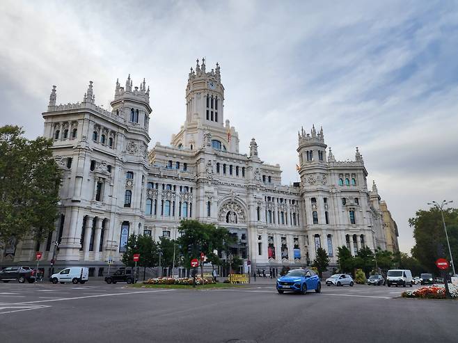 시벨레스궁과 시청앞 광장