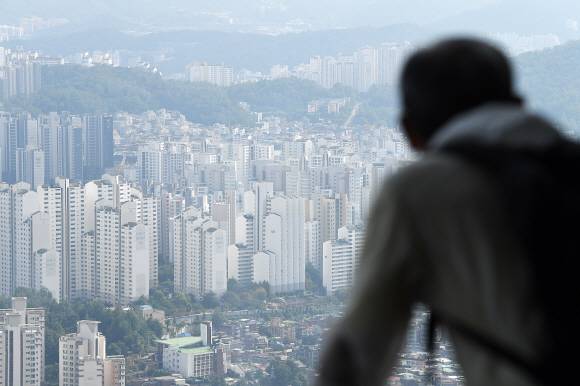 - 서울 여의도 63스퀘어에서 바라본 서울 시내 아파트 단지 모습. 기사와 관련 없음.오장환 기자
