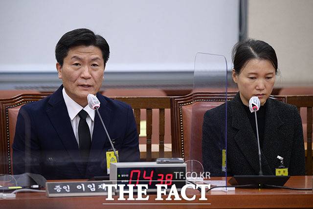 이임재 전 용산경찰서장, 류미진 당시 서울경찰청 상황관리관이 16일 오후 서울 여의도 국회에서 열린 행정안전위원회 전체회의에 증인 출석해 이태원 참사와 관련해 질의 답변을 하고 있다./남윤호 기자