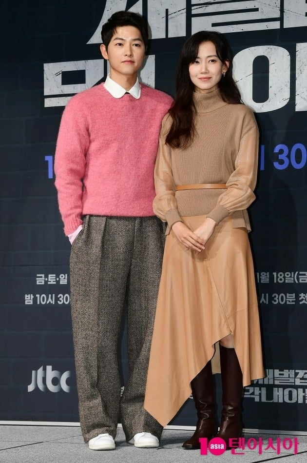 The youngest son of a conglomerateActor Song Joong-ki After a year of Vincenzo, he returned to the theater.On the 17th, Seoyoung Seoyoung, etc., Fairmont Ambassador Seoul held a production presentation of JTBC Gilt Drama The Youngest Son of a Conglomerate.Actor Song Joong-ki, Lee Sung-min, Shin Hyun-bin and director Chung Dae-yoon attended the event.The Youngest Son of a Conglomerate is a fantasy regression in which the secretary Yoon Hyun-woo (Song Joong-ki), who manages the owners risk of the chaebols family, returns to the youngest son Jindo Jun (Song Joong-ki)From the 1980s to the 2000s, the elaborate mysteries and conspiracies in the era of upheaval, the succession struggle beyond imagination, and the character play herald the birth of a different level of regression.Kim Tae-hee of Sungkyunkwan Scandal, Sungkyunkwan Scandal, and director Jeong Dae-yoon, who directed W and She Was Beautiful, took megaphone.Director Jeong Dae-yoon said, When I hear the title, I think many people feel the romance of the chaebol II or the sticky drama. Our drama is a story about a man who has been unjustly killed and turns to reveal the truth about his death.The whole family, young and old, will be able to have fun. When asked about his romance with Song Joong-ki and Shin Hyun-bin, Jung said, There is romance. Maybe there is something hot.The original itself was so much fun. I thought it was something that people could watch with interest, Jeong said. Regarding the opinion that it was similar to SBSs Again My Life in that it was a regression, he said, The original itself was so much fun.I didnt see Against My Life because I was filming it, but I think youll see it as another attraction, he said.When asked about the distinction, Jung said, Other regressions are solved with personal history, but we have melted the big events of modern and contemporary history since the 1980s.I think it would be attractive to be able to see it organically with Drama. Regarding the three-day program, he said, At first, I thought it was unreasonable because it was an unconventional program. However, since OTT released the previous episode, I thought it would be appropriate to approach viewers intensively.It will not be easy to see three days a week, but I did my best to make it fun. Song Joong-ki said, I was surprised and surprised about the arrangement three times a week. I did not make much sense. I wanted to sell a lot of AD.Song Joong-ki, who plays the loyal secretary Yoon Hyun-woo and The The Youngest Son of a Conglomerate Jun, said, There is a lot of publicity for one person, but I did not think it was two people.I thought it was the same person, and I acted. Asked why he decided to appear, Song Joong-ki said, The fact that I could act two characters was not the biggest reason for Choices.Kim Tae-hee and Sungkyunkwan Scandal worked together, so I had too much faith in the artist, and the narrative of the script was so solid that I choses. He added, Rather, expressing two characters came as a burden. I know how difficult it is because I played two roles in Arthdal Yeondaega.When asked about the age setting of Yoon Hyun-woo and Jindo Jun, Song Joong-ki said, I did not set the exact age range.At that time, I graduated from college in my early 20s and graduated from college in my early 30s. Yoon Hyun-woo worked in a secretarial office of a large corporation called a foster group,I set it up early, he said.Shin Hyun-bin, Lee Sung-min, who said, I enjoyed the works Shin Hyun-bin did.Especially when I was filming Bogota, I watched a movie called Beasts that want to grab a straw in Colombia. It was so good. He added, The meeting with Lee Sung-min was so good. My excitement became a reality. If it werent for Lee Sung-min, I would have politely turned down the work.Shin Hyun-bin is divided into Seo Min-young, a prosecutor of the anti-corruption investigation department, who is a prominent lawyer. Shin Hyun-bin said, I did not read the original but heard that there is a difference in setting.I met Jin Hyun-woo without knowing Yoon Hyun-woo, but I was worried about how to make it look convincing because the image of the present and the past is different. Seo Min-young of the past is bright, but what happened until the present coolness?Jin Yang-chul, played by Lee Sung-min, is the head of Sunyang Group, which rose to the top of the financial world after a poor childhood. He has a fierce confidence in himself, a reckless drive, and can do anything for money.Lee Sung-min said, My previous work was a remembrance, but I did not have much difficulty in making up because I already acted a character with more wrinkles.I do not feel so new when I look at my dress. When asked about his breathing with Song Joong-ki, Lee Sung-min said, I was happy to be on the scene with Song Joong-ki, a junior actor, a younger brother, but also a friend with broad breasts that I could lean on and rely on.It was a strong brother every time I spent time and ate rice. When asked about the moment he wanted to return in his life, Lee Sung-min laughed, saying, I want to go back to my 20s, because Ive lost a lot of stamina.Song Joong-ki said, If I could use that ability, I would like to go back to before shooting The Youngest Son of a Conglomerate.There are a lot of things that I feel sorry for after the end, and there are some parts that I could not express because I was not enough. I think I can take better pictures if I go back to before shooting. Lee Sung-min Song Joong-kis new work. Kim Tae-hee is with me. I would like a lot of expectations. Song Joong-ki said, I wish I had a lot of sympathy.The Youngest Son of a Conglomerate will be broadcasted at 10:30 pm on November 18th.