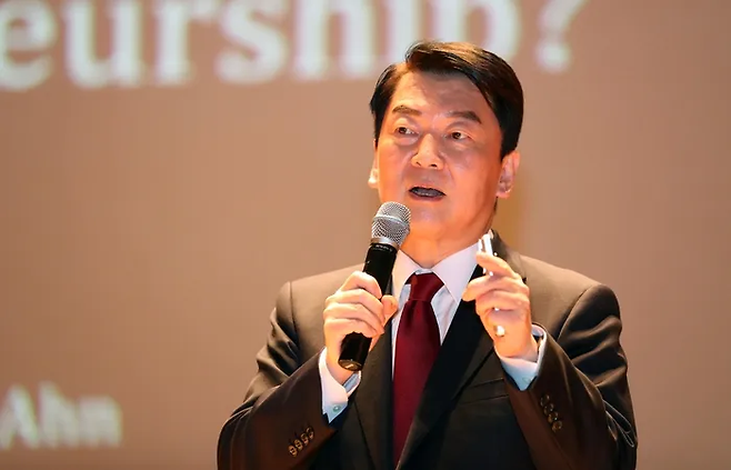 안철수 국민의힘 의원이 9월20일 경북 구미시 금오공과대학교를 찾아 ‘기업가 정신이란 무엇인가’를 주제로 강연하고 있다. 연합뉴스