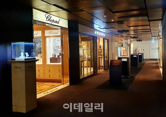 ▲지난 26일 갤러리아 백화점 동관 지하 1층 시계 매장. (사진=백주아 기자)