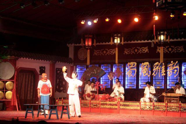 청두 촉풍아운 천극 극장의 군덩(滾燈) 공연. ⓒ최종명