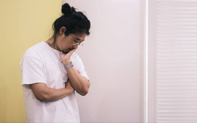 웹툰작가 박용제 (서울=연합뉴스) 류효림 기자 = 네이버웹툰 '갓 오브 하이스쿨'을 그린 박용제 작가는 17일 서울 강남구의 한 사무실에서 연합뉴스와 인터뷰했다. 2022.11.20
ryousanta@yna.co.kr