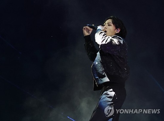 BTS Jungkook was on stage at the opening ceremony after singing the official World Cup OST for the first time as a Korean singer.The opening ceremony of the 2022 Qatar World Cup was held at Qatars Al-Khor Al-Bait Stadium on Tuesday.Jungkook sang Dreamers, the official cheering song for the 2022 Qatar World Cup, amid cheering songs from 32 countries participating in the World Cup.Jungkook, dressed in a black costume, showed a rich performance with dancers.On the stage of Jungkook, Qatar Singer Fahad Al-Kubaishi appeared wearing a turban and sang with Jungkook to draw attention.Dreamers is a combination of magnificent sound and Jungkooks vocals. It contains a message of praise and hope for dreamers.Jungkook became the first Korean singer to sing the World Cup official Cheering song, and the second Korean singer to participate in the opening ceremony of the World Cup.At the 2002 Korea-Japan World Cup, Park Jung-hyun and Brown Eyed Soul were on stage for the opening ceremony.BTS RM, J-Hope, Suga, and V showed their pride by confirming that they are watching Jungkooks celebration stage in real time through SNS. Jimin expressed his admiration through the fan community Weavers, saying, Its cool.On the other hand, Jungkook was the main vocalist of BTS in 2013. Even though he was the youngest, he got the qualification of golden youngest because of his excellent ability.Through his collaboration with Charlie Puth, Left and Right, Jungkook showed his strength as a solo artist.Jungkooks BTS won the United States of Americas 2022 American Music Awards (AMA) last year, followed by Favorite Pop Duo or Group this year,Best K-Pop (Best K-Pop) nominee.The 65th Grammy Awards, which will be held on February 5th next year, are also nominated for Best Music Video, Best Pop Iruvar / Group Performance, and Album of the Year.Photos: Yonhap News, Big Hit Music