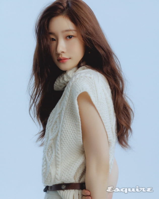 Actor Jung Chae-yeon was injured during the MBC drama Gold spoon shooting, revealing the regret that he could not stand on the stage of DIA.On the 22nd, magazine Esquire released Jung Chae-yeons picture. In the filming scene, Jung Chae-yeon showed a pure and lovely charm by digging various styles of clothes such as dresses and coats.Jung Chae-yeon talked about the recent situation after the end of Gold spoon in Interview after the photo shoot.Jung Chae-yeon said, I was immersed in Gold spoon all year round, so I did not think it was over and I needed time to sort out my mind.He added, I cook alone at home, go shopping, take a walk with my dog, and return to my original life little by little.Jung Chae-yeon was injured while filming Gold Spoon and underwent surgery.Jung Chae-yeon said, Its much better than the first time, adding, I think Ive had a new experience because Ive never had such a big surgery.Jung Chae-yeon said, I talked to the members about the last album from the beginning of this year, but I was really upset because I could not stand on stage.I feel sorry for my fans and I feel sorry for them. Jung Chae-yeon started his acting career in 2016 through TVN Drama Hanseong Man and Woman, which was a combination of group Io Ai and DIA activities.When asked about when he first started acting, Jung Chae-yeon said, I had dreamed of acting, but I didnt expect such an opportunity to come so quickly. I was young and a rookie, so I thought I had to work hard under the given circumstances.Jung Chae-yeon, who has been in charge of characters with excellent beauty so far, asked if there was any burden. I sometimes wanted to do this, he laughed.In the meantime, he said, Thanks to the people around me, I was able to express well.Asked if there is a role to challenge, Jung Chae-yeon said, There are so many genres that I have not experienced yet, so I do not really want to play this role. There are more things I can show you than I have ever done.I have a lot of curiosity and I want to be an actor. I think I can show you more next year, so I look forward to it. 