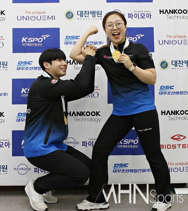 믹스더블에서 우승을 차지한 정영석·김선영이 기쁨의 세리모니를 펼치고 있다. (MHN스포츠 의성, 권혁재 기자) 