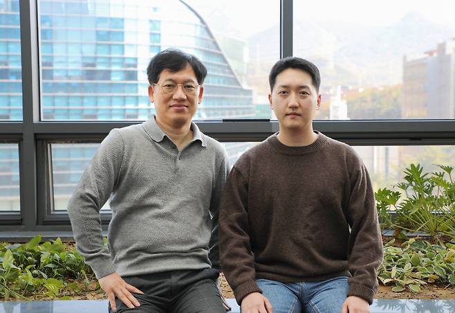 왼쪽부터 대구경북과학기술원(DGIST) 뇌과학과 서병창 교수, 박천규 박사. /DGIST 제공