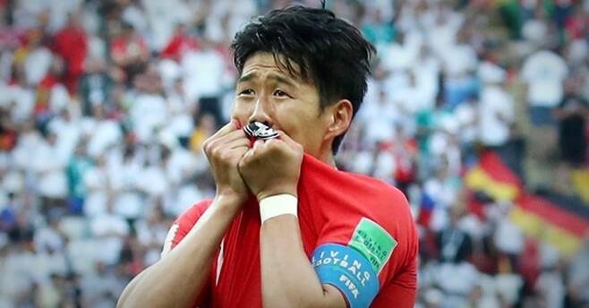 2018 러시아월드컵 독일전에서 골을 터트린 뒤 눈물을 터트린 손흥민. 당시 모두의 예상을 깨고 한국이 2-0 승리를 거뒀다. 연합뉴스