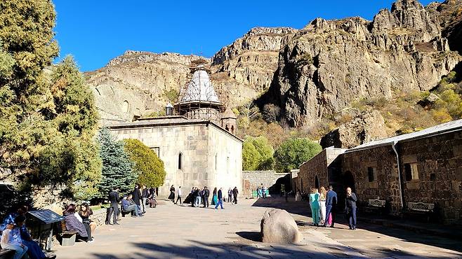 게하르트 수도원은 아르메니아 사람들의 정신적 중심지이다