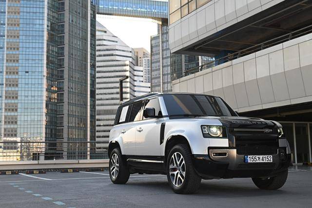 랜드로버 디펜더 P400 X