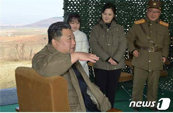 북한이 지난 19일 전격 공개한 김정은 노동당 총비서의 둘째 딸 김주애의 모습.