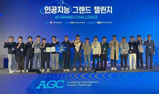 엔씨소프트는 과학기술정보통신부가 주최한 ‘인공지능 그랜드 챌린지’ 3차 대회에서 우승을 차지했다고 25일 밝혔다.ⓒ엔씨소프트