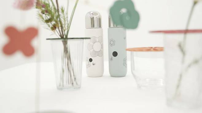 JVR 텀블러, 파운틴 스튜디오 베이스 플레이트