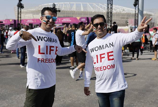 '여성의 자유'를 촉구하는 이란 팬들 / AP연합뉴스