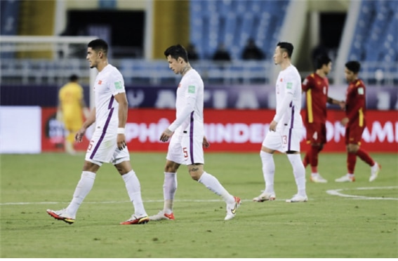 <2022년 2월 1일 카타르 월드컵 아시아조 최종 예선에서 베트남에 1대 3으로 참패한 중국 선수들의 모습. 사진/스포츠 조선>