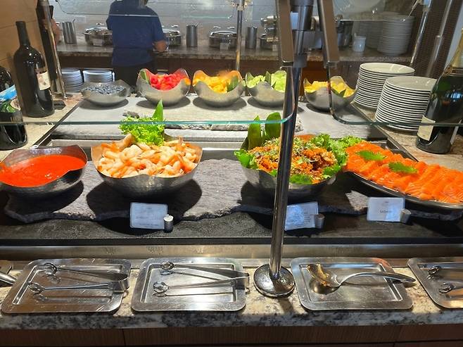 원 헌드레드 세일즈 레스토랑 & 바 디너 뷔페 메뉴. /사진= 강예신 여행+ 기자