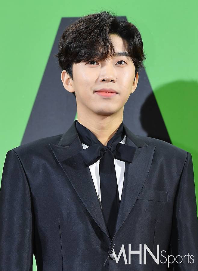 On this day, Lim Young-woong attended the MMA 2022 red carpet and showed off his perfect suit and beautiful dandy London Boy.Lim Young-woong appeared in a suit with a simple line. He finished the suit fashion with a neat and dandy look, matching the tie with a ribbon in a look that could seem bored.On this day, Lim Young-woong won the Grand Prize of the Year Artist of the Year and the album of the year in MMA2022, TOP10, Best Male Solo,The climber spewed out.Lim Young-woong, who won the album of the year, said, I am so happy and grateful to receive such a meaningful award for my first full-length album.It is a prize for many people who have worked hard for the album and fans of the hero era who loved the album. I would like to congratulate you all. Thank you fans for your courage in always taking on new challenges. I hope you stay healthy and happy for a long time. Good luck!Meanwhile, Lim Young-woong released the double single Polaroid Corporation (Polaroid) on the 15th.Polaroid Corporation contains the title song of the same name and London Boy (London Boy).Lim Young-woong is also ahead of the national tour concert IM HERO encore in December.