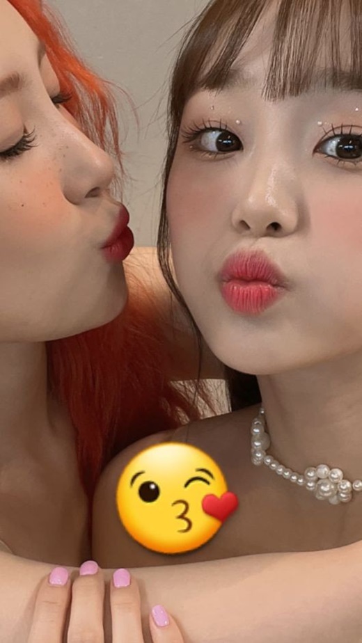 While Chuu (23 and real name Kim Ji-woo) was Exited from the group Girl of the Month, senior Sunmi and other acquaintances are having a hot cheering.On November 25, the girls agency, Block Berry Creative, announced, We decided to expel our artist, Chuu, from the girl member of the month on November 25, 2022.In particular, they added, Chuu decided to Exit for Staff because of Rant and others.But soon after this, Hyun-jin, a member of this months girl, said through the fandom platform, My head hurts. My heart hurts and I get angry. I am really angry.Cheering and loving a lot, he publicly stood on the side of Chuu.Chuu s web entertainment Chuu writer also said, Gut is really funny.I was worried that Staff would not be able to get the money, he said. We all know that he did not care properly, but it will be good to erase it.Im so good to people, Chuu Cheering, the girl of the month accused the agency.The advertising staff who worked with Chuu also said, At the end of last winter, I took an advertisement for Chuu as a model in Jeju Island.I think Ive seen these behaviors exactly as they used to be on TV: bright without any signs of hardship, worried about staff shivering in the cold. Its a ridiculous story.One staff member of the website Musikwang Company said, Im snorting when I see an article about Chuu. Its not real, and another person said, Chuu is not that kind of person. Thats ridiculous.In addition, there was a testimony that Chuu came to the company directly with Chuu to shoot and shoot advertisements, but he was really smiling and was very good and manners. I was really surprised to see the article.In addition, the group Wonder Girls singer Sunmi posted a self-portrait with Chuu on his instagram story on the 26th, publicly expressing Cheering and support.