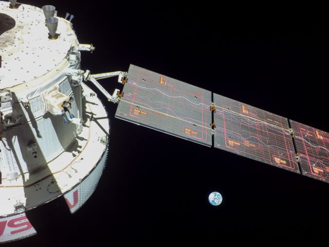 오리온 달 탐사선이 발사 9일차인 지난 24일 촬영한 지구 모습. UPI연합뉴스