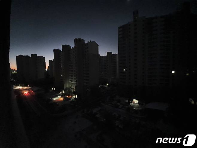 정전된 아파트 (사진은 기사내용과 무관). 2021.1.8/뉴스1 ⓒ News1 정진욱 기자
