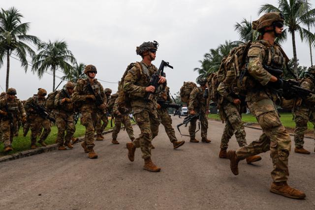 지난 8월 인도네시아 수마트라섬 남부 바투라자 지역에서 진행된 '슈퍼 가루다 훈련'에 미군이 참가하고 있다. 바투라자=AP 연합뉴스