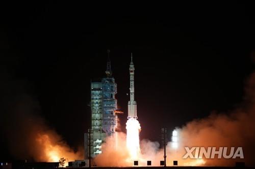 중국 유인우주선 선저우 15호 발사 장면 (신화=연합뉴스)