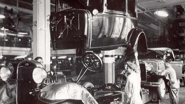 1931년 무렵의 포드사 디트로이트 공장 '모델 A' 조립 라인. corporate.ford.com