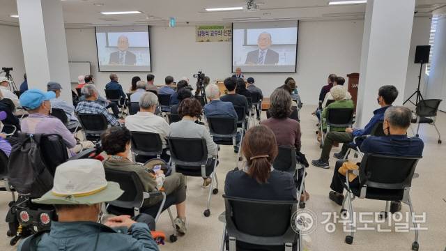 ▲ 올해 개관 10주년을 맞은 양구 인문학박물관이 다양한 문화예술 프로그램 운영을 통해 ‘힐링 공간’으로 자리매김하고 있다. 사진은 김형석 교수의 인문학 이야기 진행 모습.