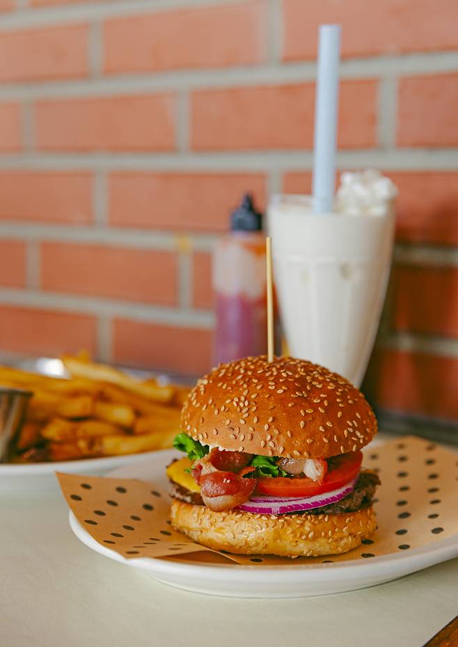 미국 여행 부럽지 않은 햄버거를 만날 수 있는 밤가시버거