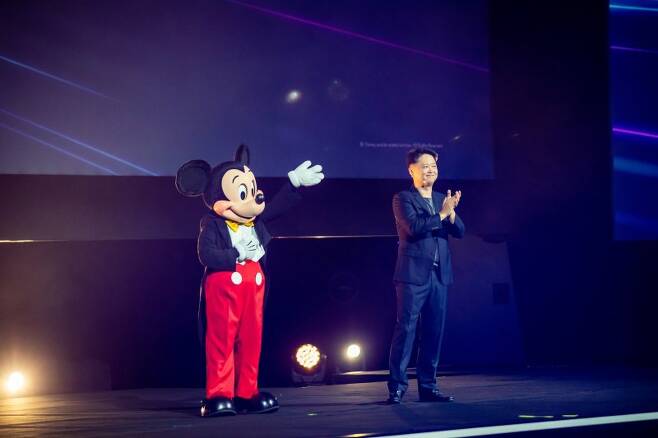 디즈니 콘텐츠 쇼케이스 2022에 등장한 디즈니 대표 캐릭터 미키마우스.