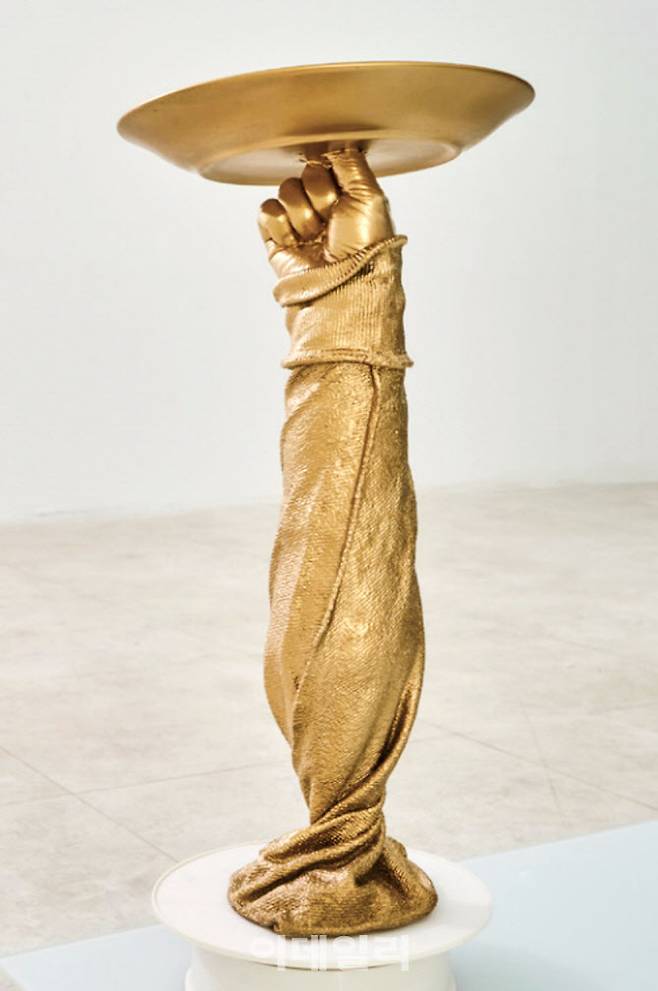 김윤아 ‘사랑의 트로피’(2022), 혼합매체, 20×20×54㎝(사진=청주미술창작스튜디오)