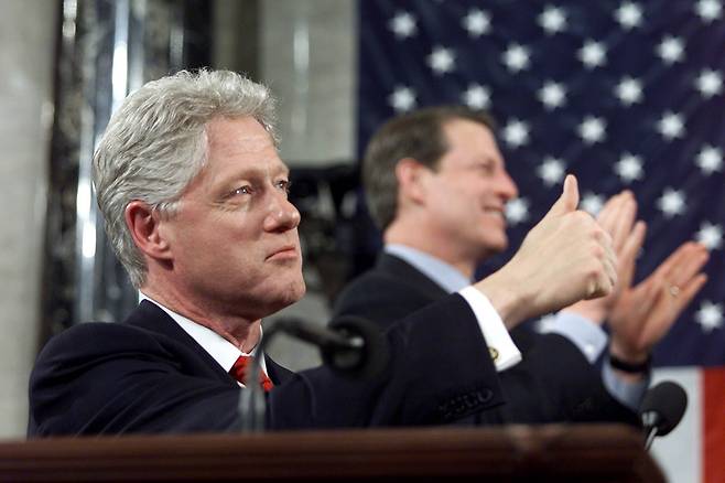 2000년 10월 빌 클린턴 대통령이 맥베이 함장의 무죄를 선언했다. ⓒ연합뉴스