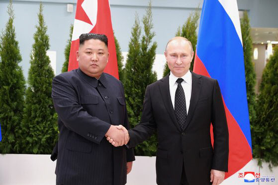 김정은 북한 국무위원장(왼쪽)과 블라디미르 푸틴 러시아 대통령(사진=평양 조선중앙통신/연합뉴스)