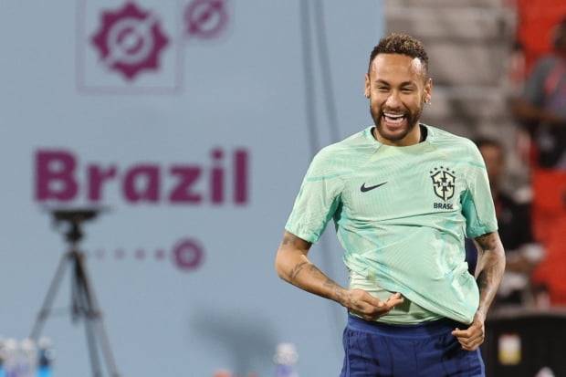 브라질 축구대표팀 네이마르가 2022카타르 월드컵 16강 한국과의 경기를 하루 앞둔 4일 오후(현지시간) 카타르 알아라비 SC훈련장에서 훈련을 하고 있다. 사진=뉴스1