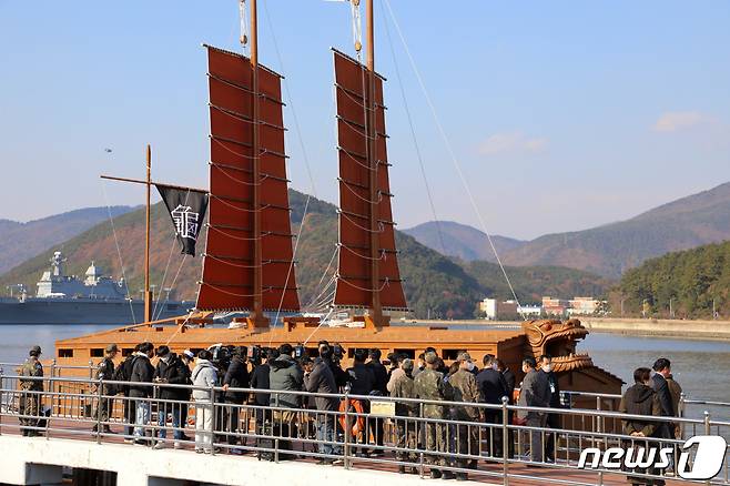 6일 오후 경남 창원 해군사관학교에서 충무공 이순신이 실제 해전에서 활용한 임진왜란기 거북선이 공개되고 있다. 2022.12.6/뉴스1 김영훈 기자