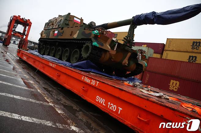 6일(현지시간) 폴란드 그디니아 항구에 한국산 K9전차가 도착한 모습. ⓒ 로이터=뉴스1 ⓒ News1 권진영 기자