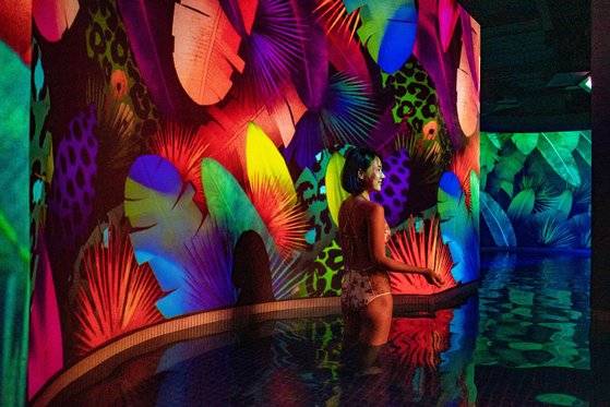 MZ세대에겐 펄펄 끓는 온천보다, 럭셔리한 분위기의 온천, 전망 좋은 노천탕, 사진이 잘 나오는 럭셔리 스파 시설이 더 대접 받는다. 사진은 인생사진 명소로 유명한 부산 기장 아난티코브의 '워터하우스' 내부.