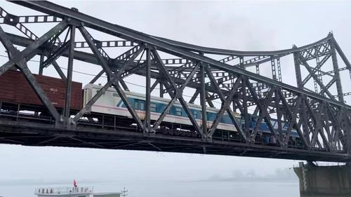 지난 9월 단둥에서 북한으로 가는 북중 화물열차 [촬영 박종국]