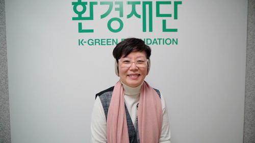 이미경 환경재단 대표가 매일경제신문과 한국에너지공단이 진행하는 에너지 절약 캠페인 '온(溫)맵시 챌린지'에 참여해 에너지 절약의 중요성을 강조했다.