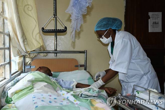 콩고민주공화국의 병원에서 치료를 받고 있는 말라리아 환자 [신화 연합뉴스 자료 사진. 재판매 및 DB 금지]