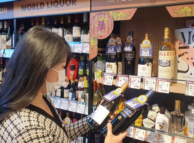 '이마트24=와인 편의점'으로 인식하는 소비자도 많다./사진제공=이마트24