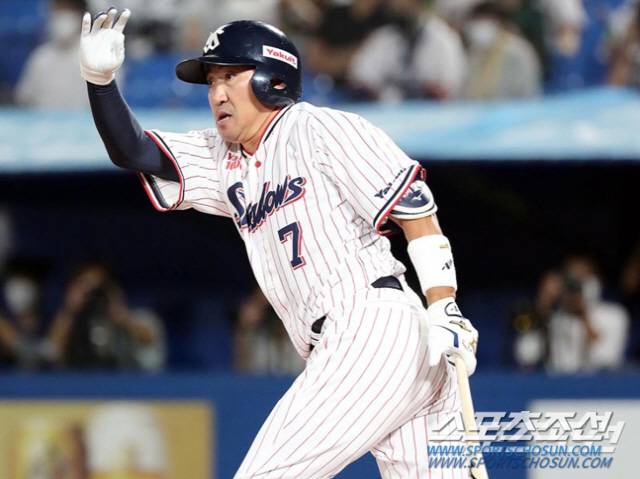 10월 3일 요코하마와 시즌 최종전에 출전해 프로 마지막 타석에서 1타점 2루타를 때린 우치카와. 사진출처=야쿠르트 스왈로즈 SNS