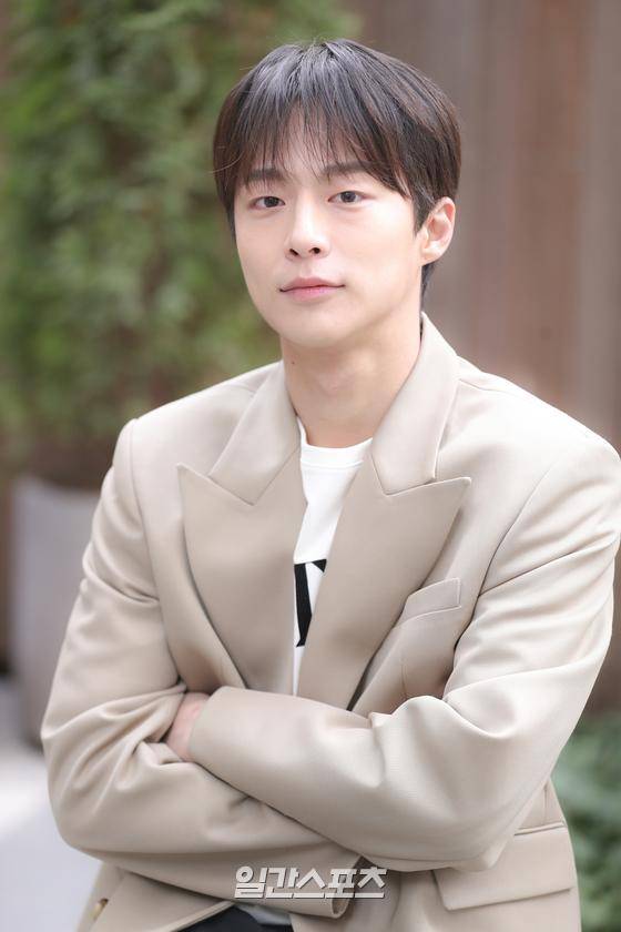 배우 배인혁이 12일 오전 서울 강남구 논현동 한 카페에서 진행된 일간스포츠와 인터뷰에서 포즈를 취하고 있다. 서병수 기자 qudtn@edaily.co.kr /2022.12.12.