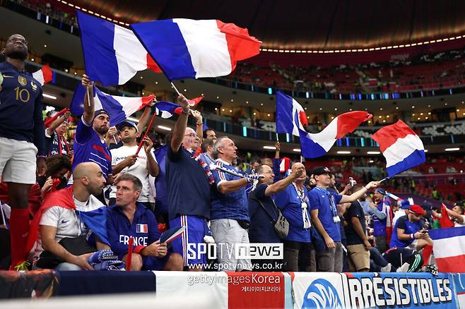 ▲ 2022 카타르 월드컵에서 프랑스를 응원하는 축구 팬들