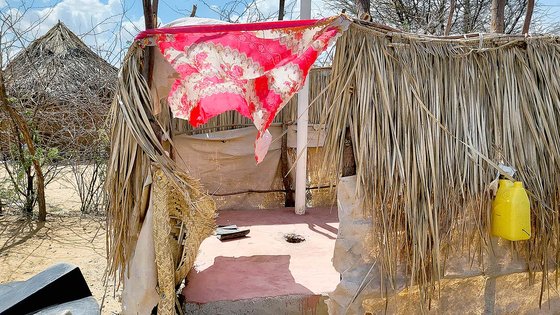 지난 7일(현지시간) 케냐 투르카나주의 나크와메키 마을의 화장실 모습. 화장실 바닥은 콘크리트로 제작해 위생적으로 사용할 수 있게 했다. 사진 외교부 공동취재단(케냐 투르카나주)