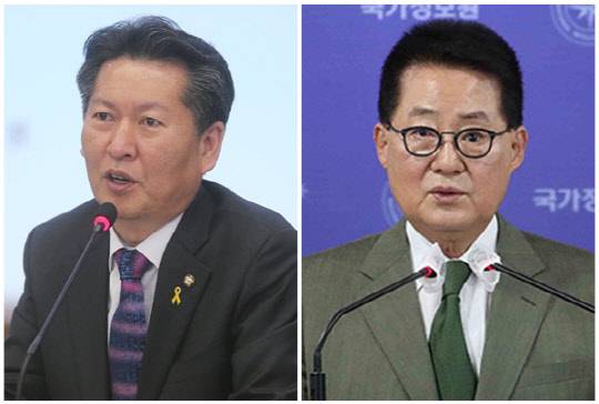 정청래(왼쪽) 더불어민주당 최고위원과 박지원 전 국가정보원장. <연합뉴스>