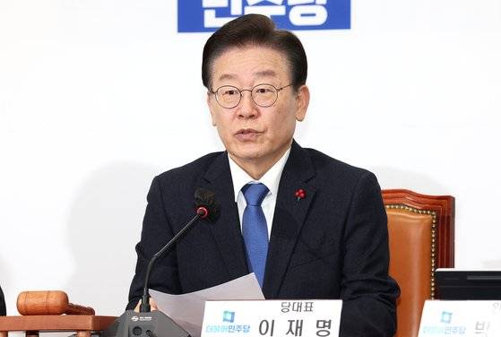 2022년 12월 21일 이재명 더불어민주당 대표가 서울 여의도 국회에서 열린 최고위원회의에서 발언하고 있다. 이 대표는 대장동 사업 의혹의 ‘윗선’으로 지목된다. 장진영 기자