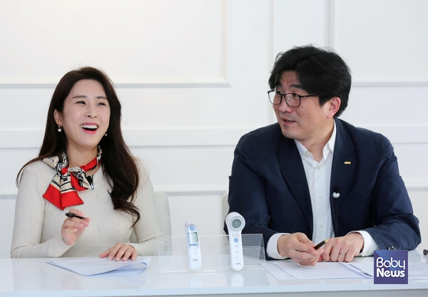 베이비뉴스가 올 해 마지막 부모4.0 맘스클래스로 준비한 강의의 주제는 '아이 열 날 때 대처법'이다. 22일 오후 2시부터 진행된 '열 나는 아이 속 타는 부모'에는 유병욱 순천향대학교 부속 서울병원 가정의학과 교수가 출연해 아이 열에 대처하는 정확하고 안전한 방법을 공유했다. 소장섭 기자 ⓒ베이비뉴스